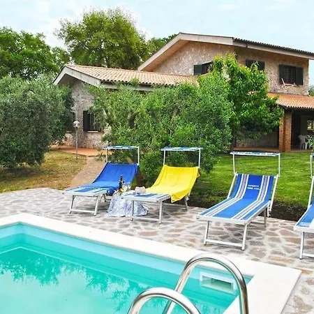 Il Casolare Country House Con Piscina 이트리